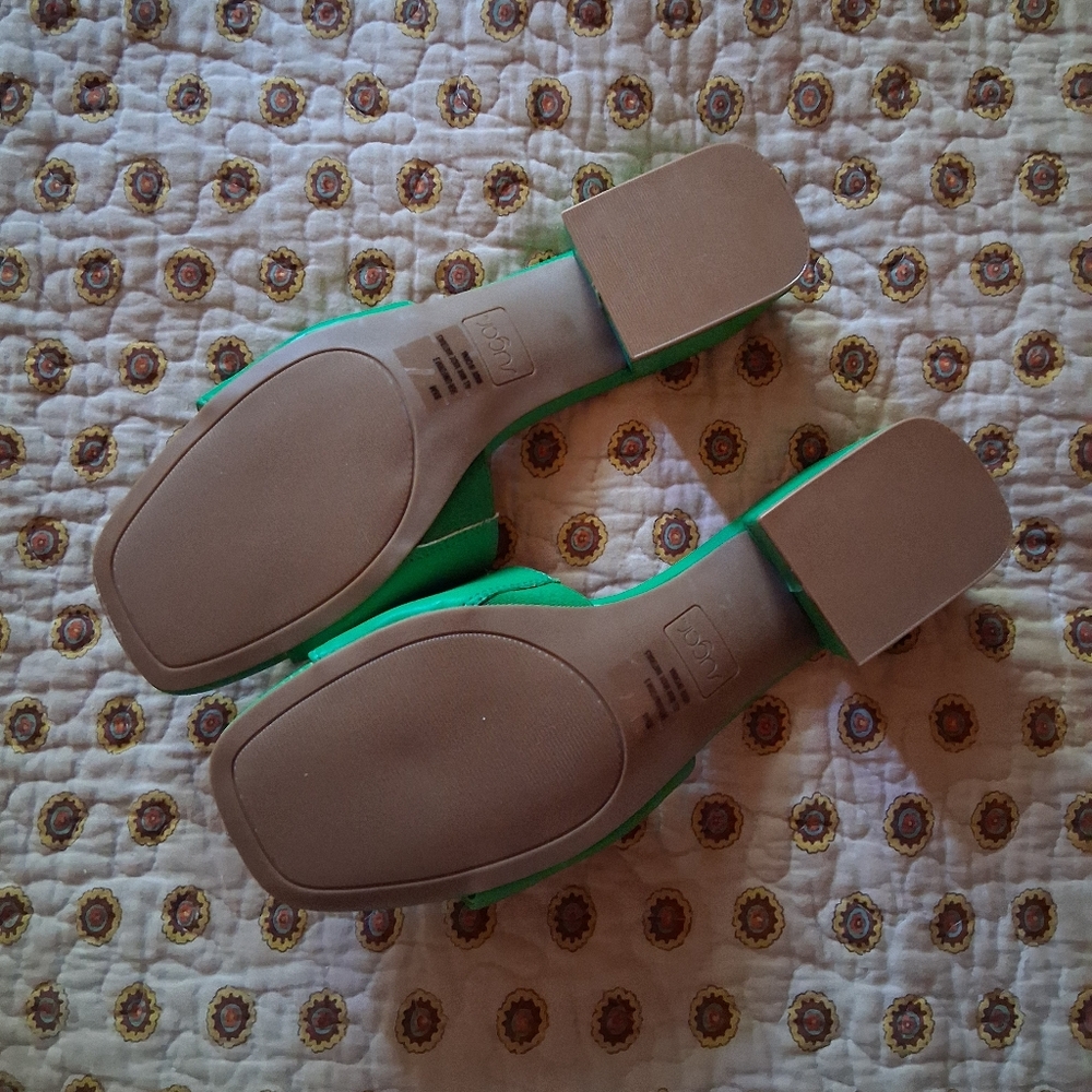 Kelly Green Sandals - Picture 3 of 4